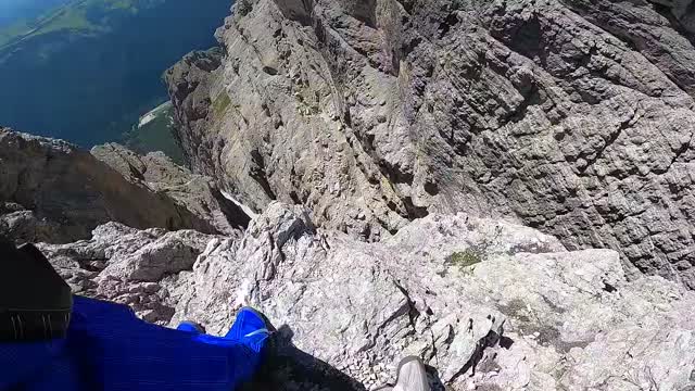 Wingsuit Flight - straight & steep line
